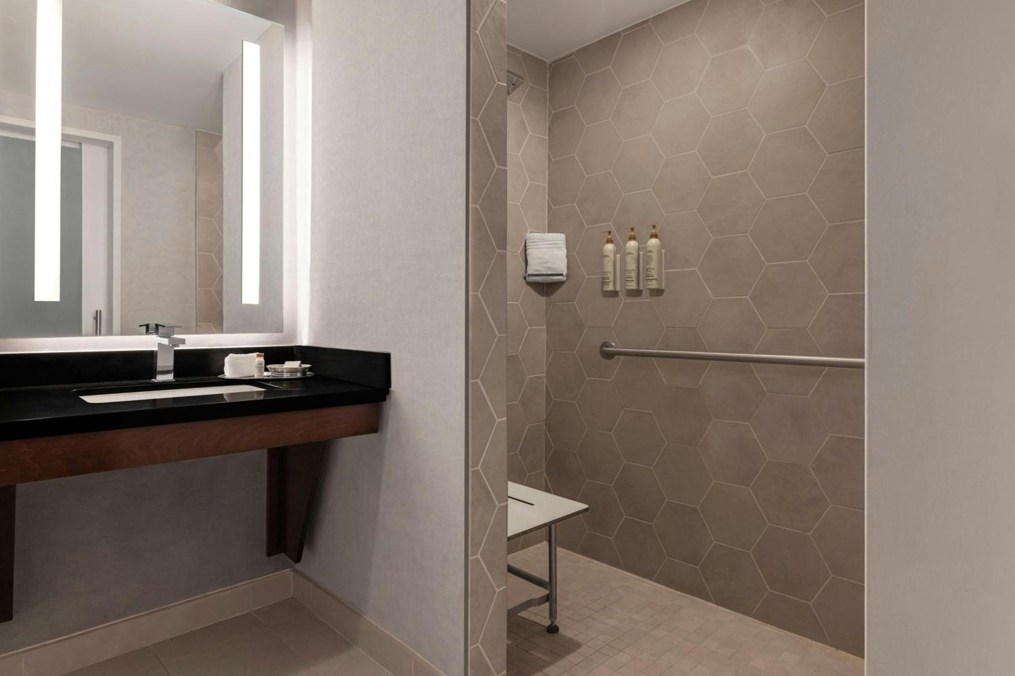 Renaissance Denver Hotel & Conference Center エクステリア 写真